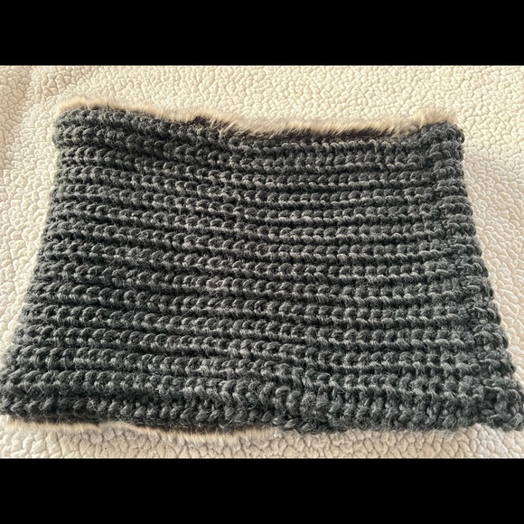 Faux fur/knitted cowl/scarf - Picture 2 of 3
